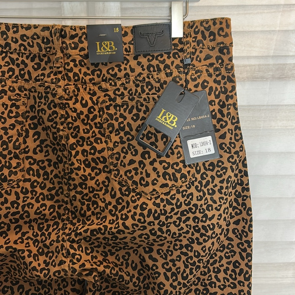 NWT Lucky & Blessed Leopard Print Boyfriend Pants. Size 18 - Picture 6 of 11
